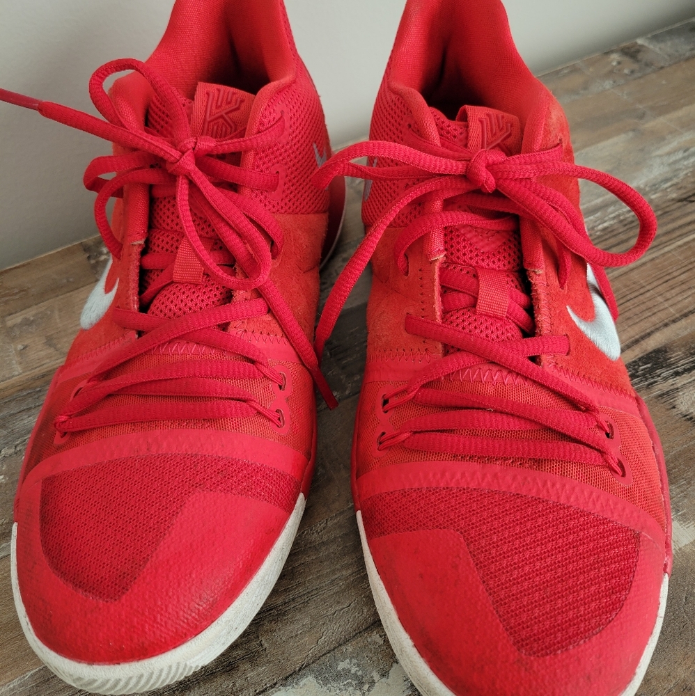 Kyrie 3 University red basketball 🏀 shoe